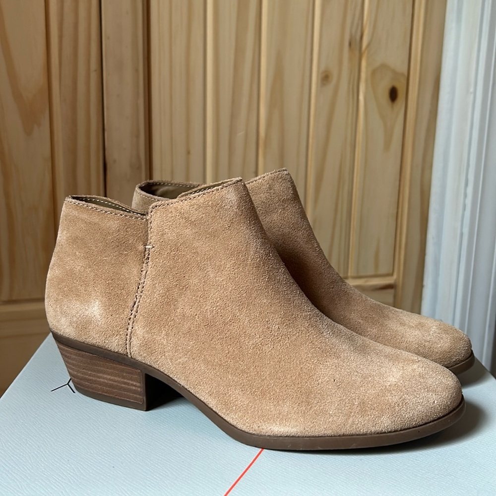 NEVER WORN G.H Bass Suede Ankle Boots Size 7 1/2 - Picture 1 of 6